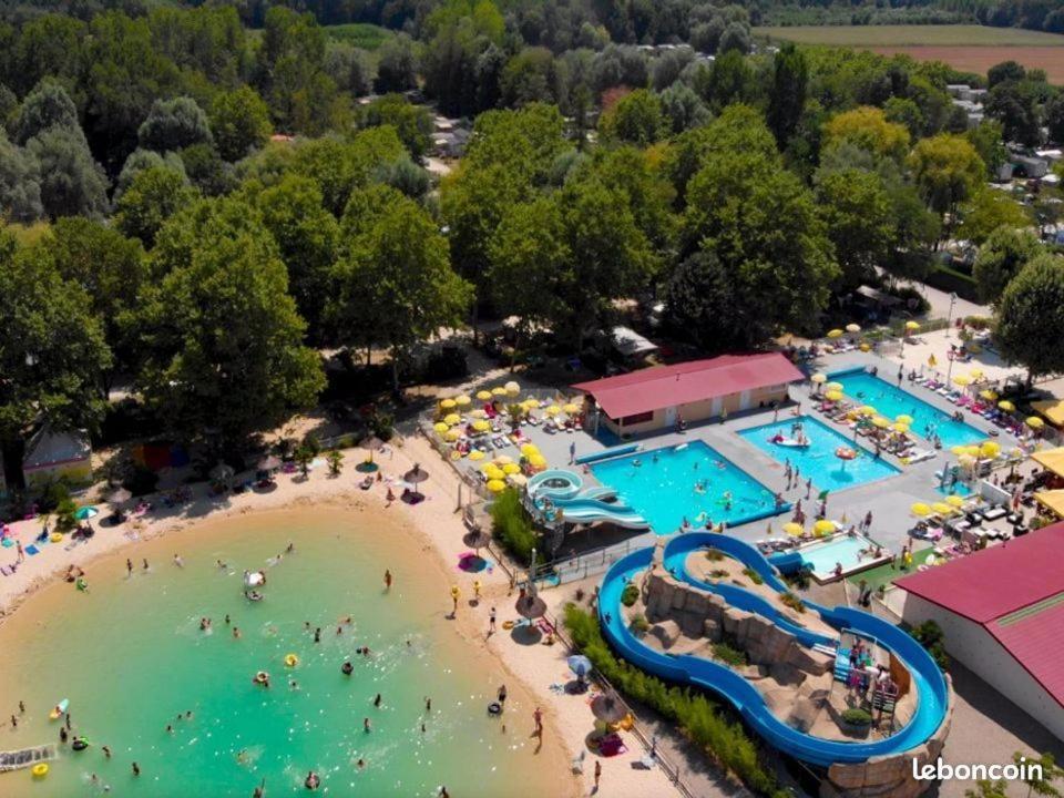 Mobilhome 6 Personnes Camping 4* Chateauneuf-de-Galaure Extérieur photo